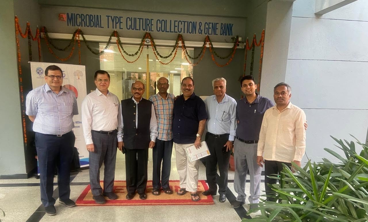 डॉ. N. C. Saha वैज्ञानिक बातचीत और सहयोग के लिए पैकेजिंग उद्योग के प्रतिनिधिमंडल के साथ CSIR-IMTECH पहुंचे